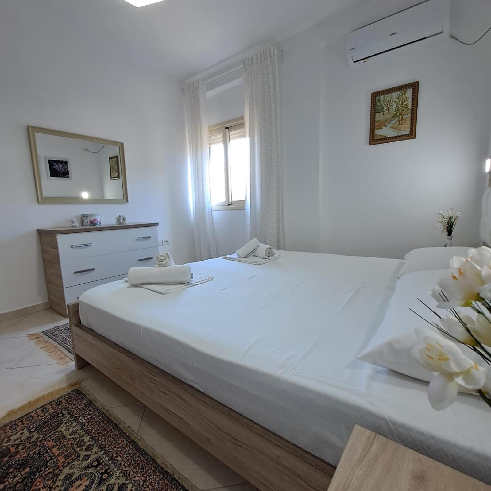 Flowers & Green 2 Bedrooms Apartment & Box Garage Vlorë Exterior foto
